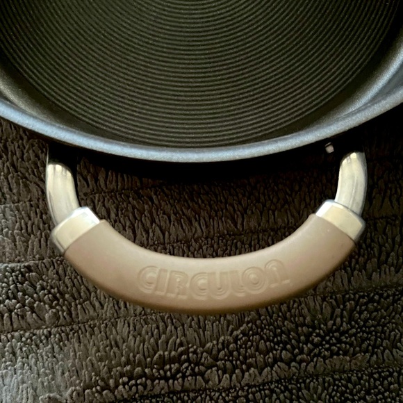 CIRCULON Premier Professional 5qt. Sauté Pan - Picture 3 of 9